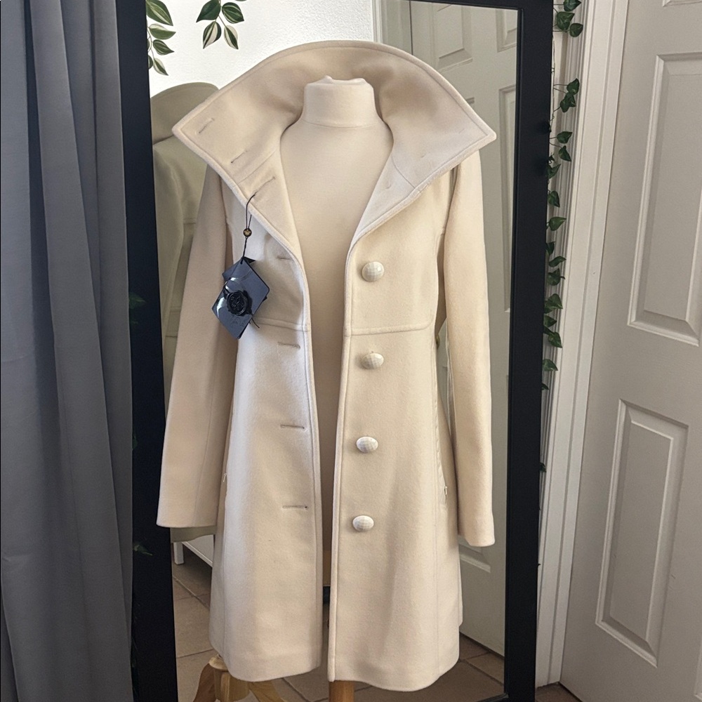 Mackage ladies white wool coat.  Size medium - Picture 7 of 9
